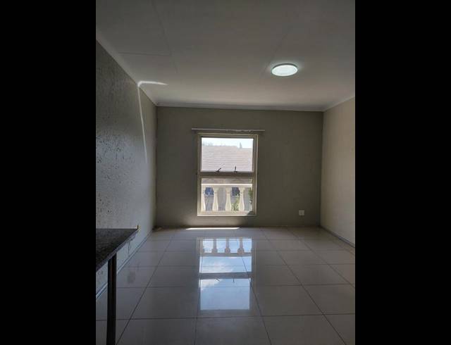 2 BEDROOM PROPERTY TO RENT IN MONTGOMERY PARK